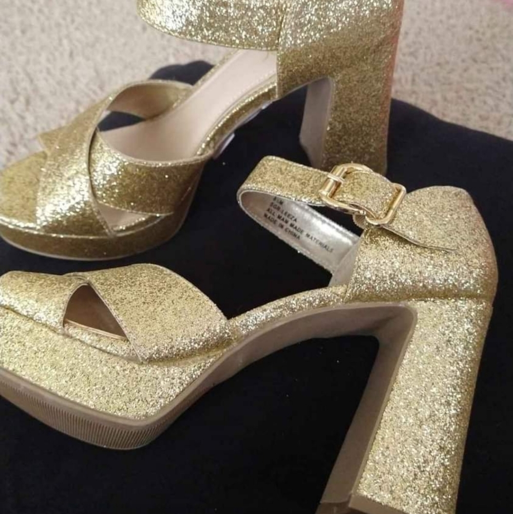 Sugar Gold Glitter Heels Shoes Size 8.5 NWT